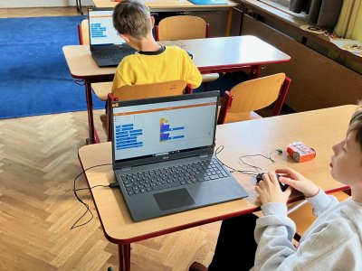 5.B - Programujeme roboty Edison v informatice